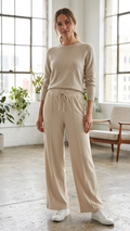 Pantaloni ampi a costine con coulisse in vita.