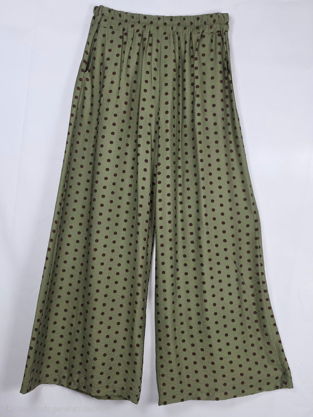 Completo svasato verde con cintura a fiocco