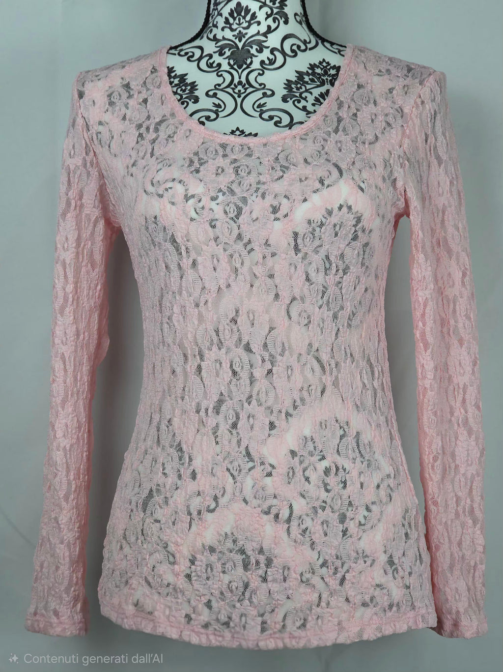 Maglia in pizzo traforato a maniche lunghe