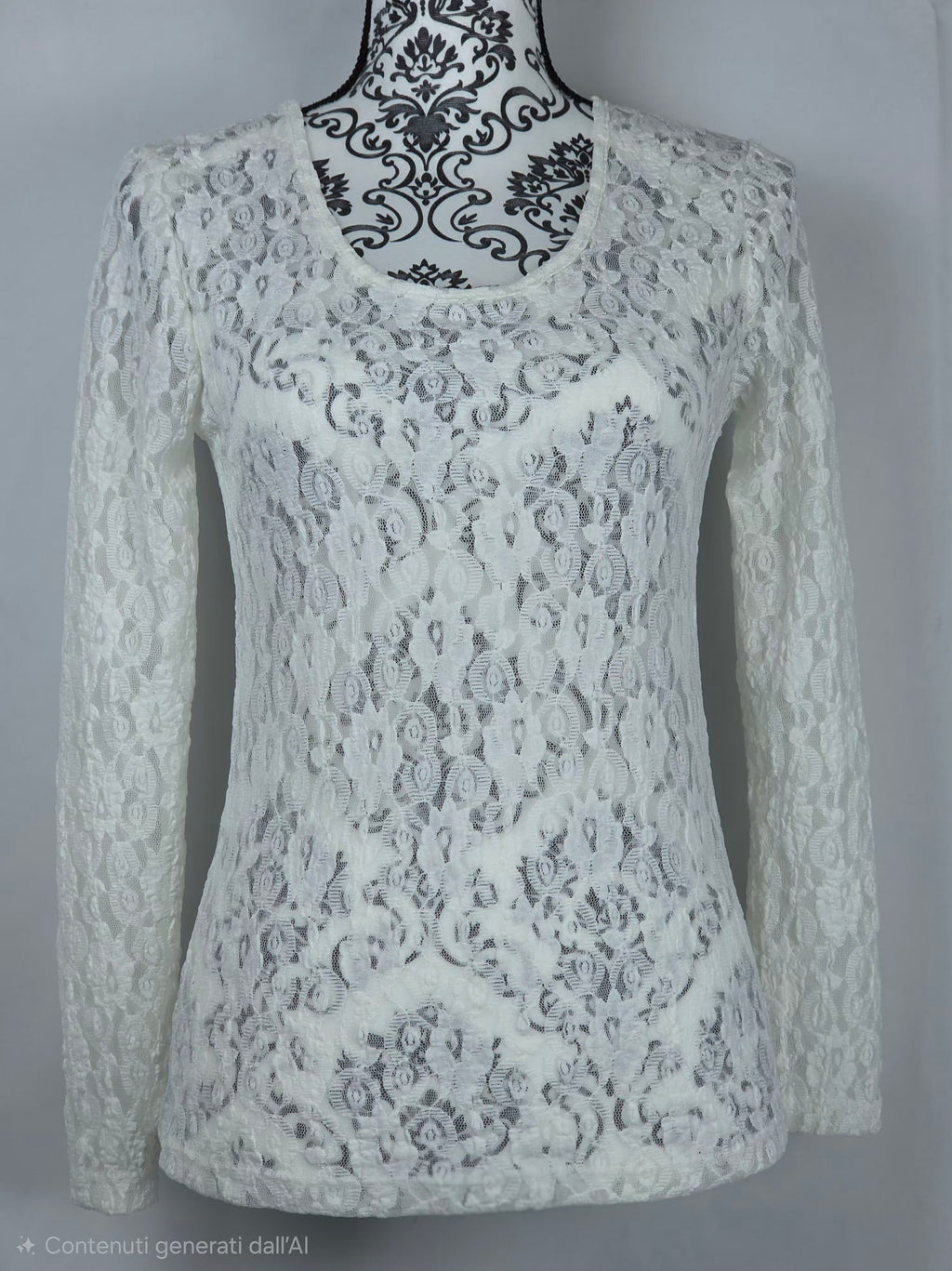 Maglia in pizzo traforato a maniche lunghe