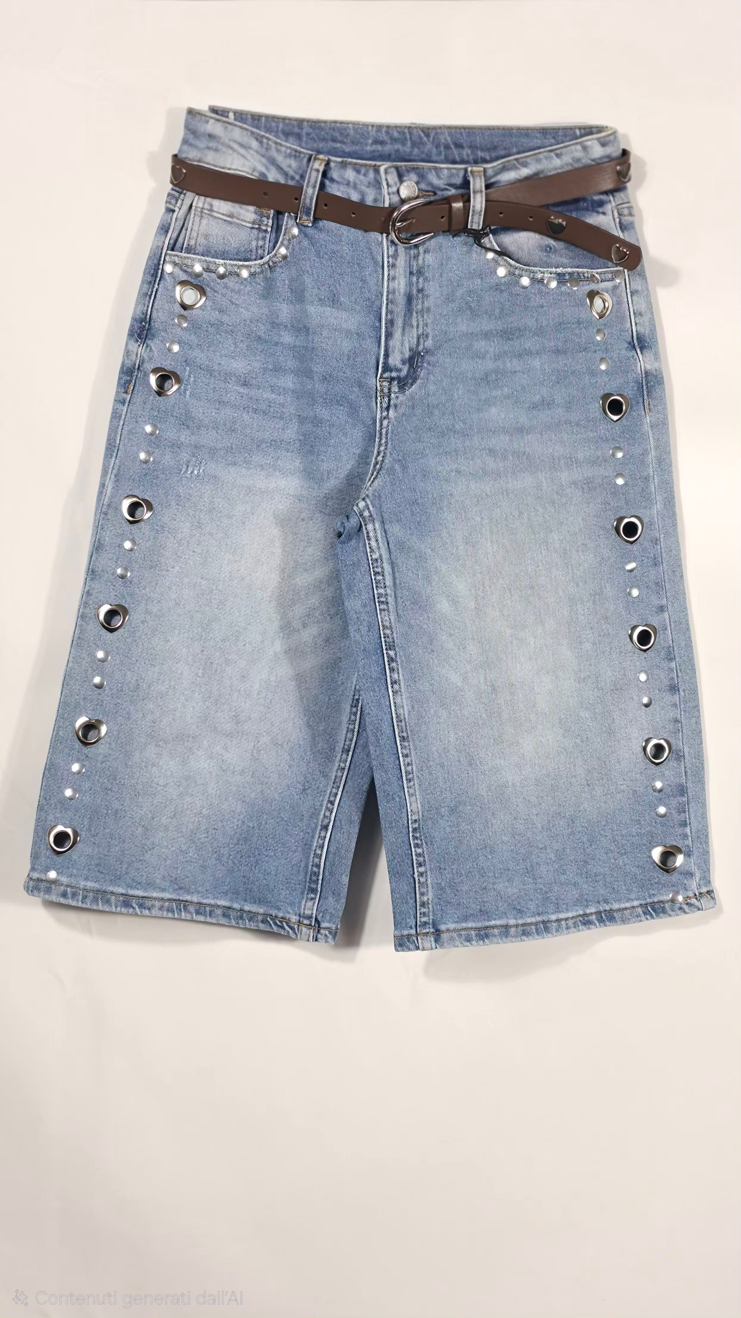 Pantaloncini Jeans Larghi con Occhielli a Cuore e Cintura Abbinata